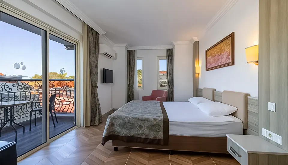 هتل کریستال آئورا بیچ ریزورت اند اسپا